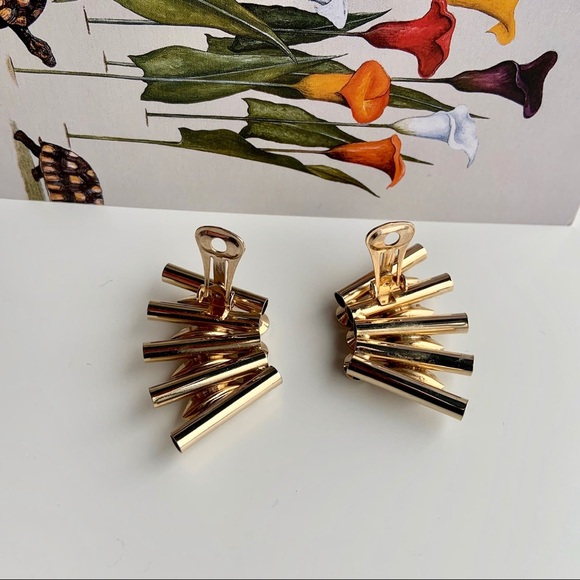 Vintage gold tone & glass fan shaped clip-ons - Picture 3 of 6